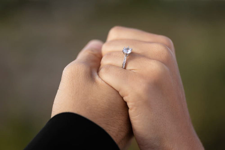 Promise Rings Meaning: The Modern Love Story Behind Lab-Grown Diamonds ...