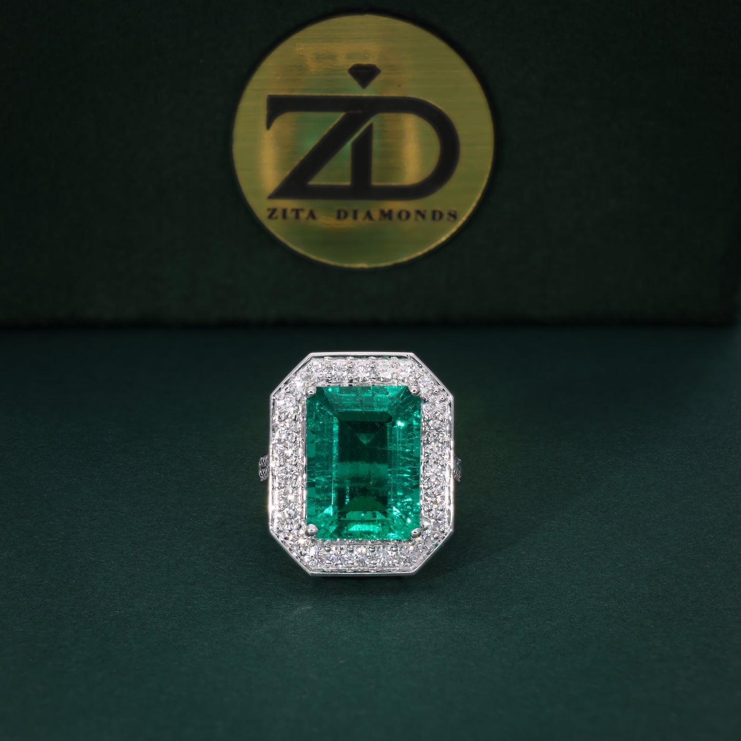 Emerald Majesty Ring