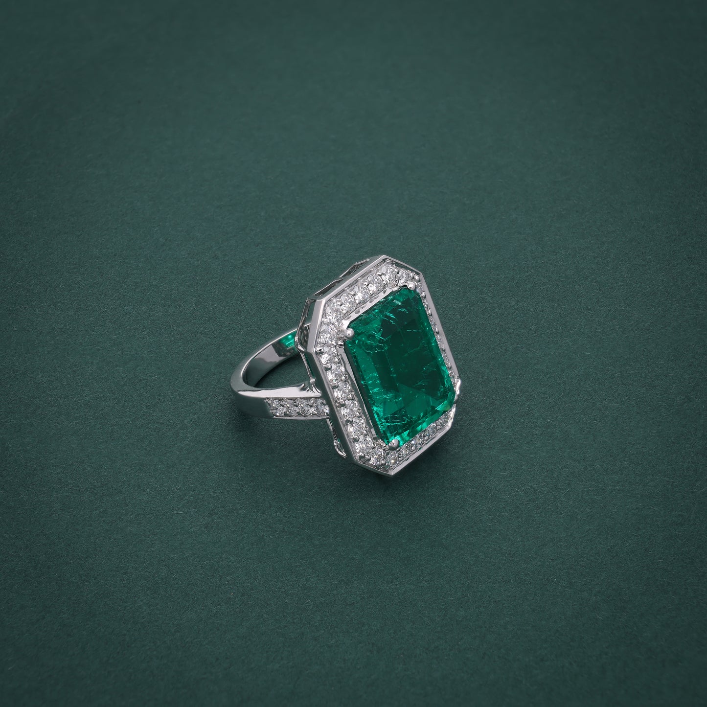 Emerald Majesty Ring