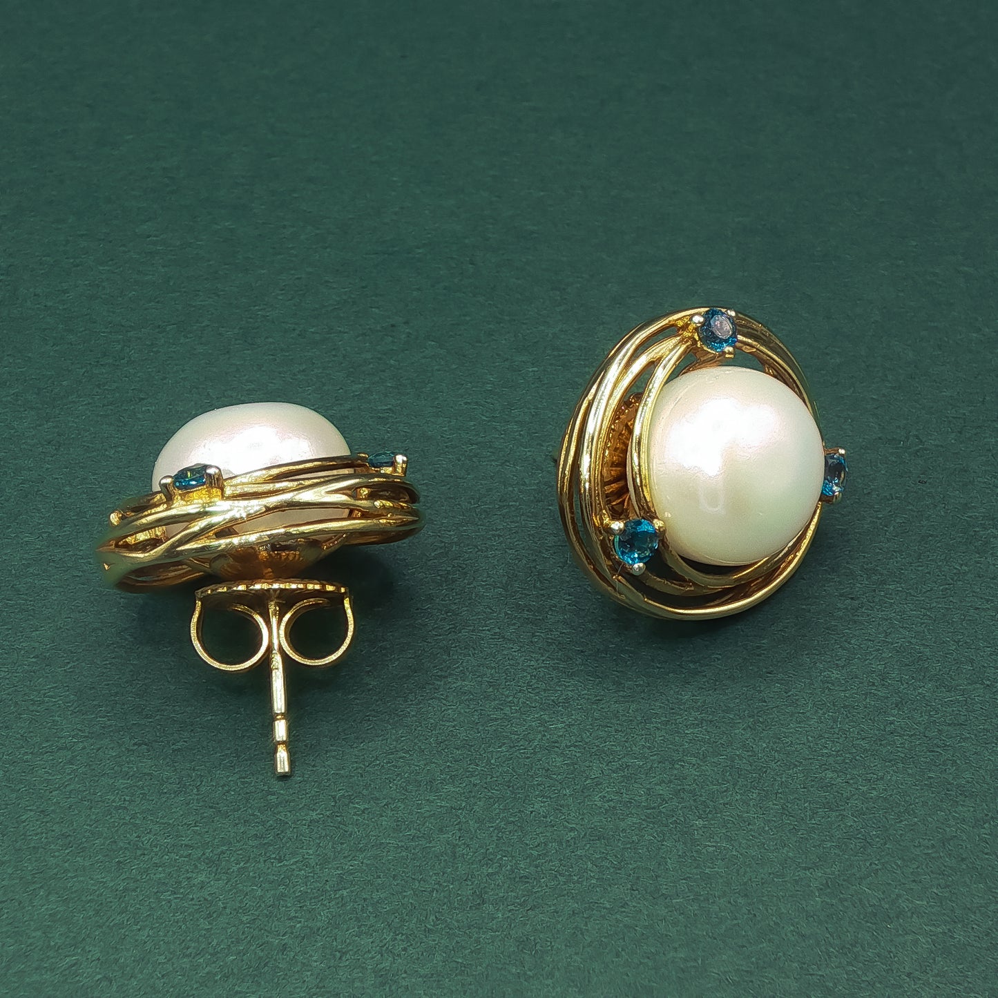 Gold Stud Earrings with Cabochon-Cut Pearls ZD-472