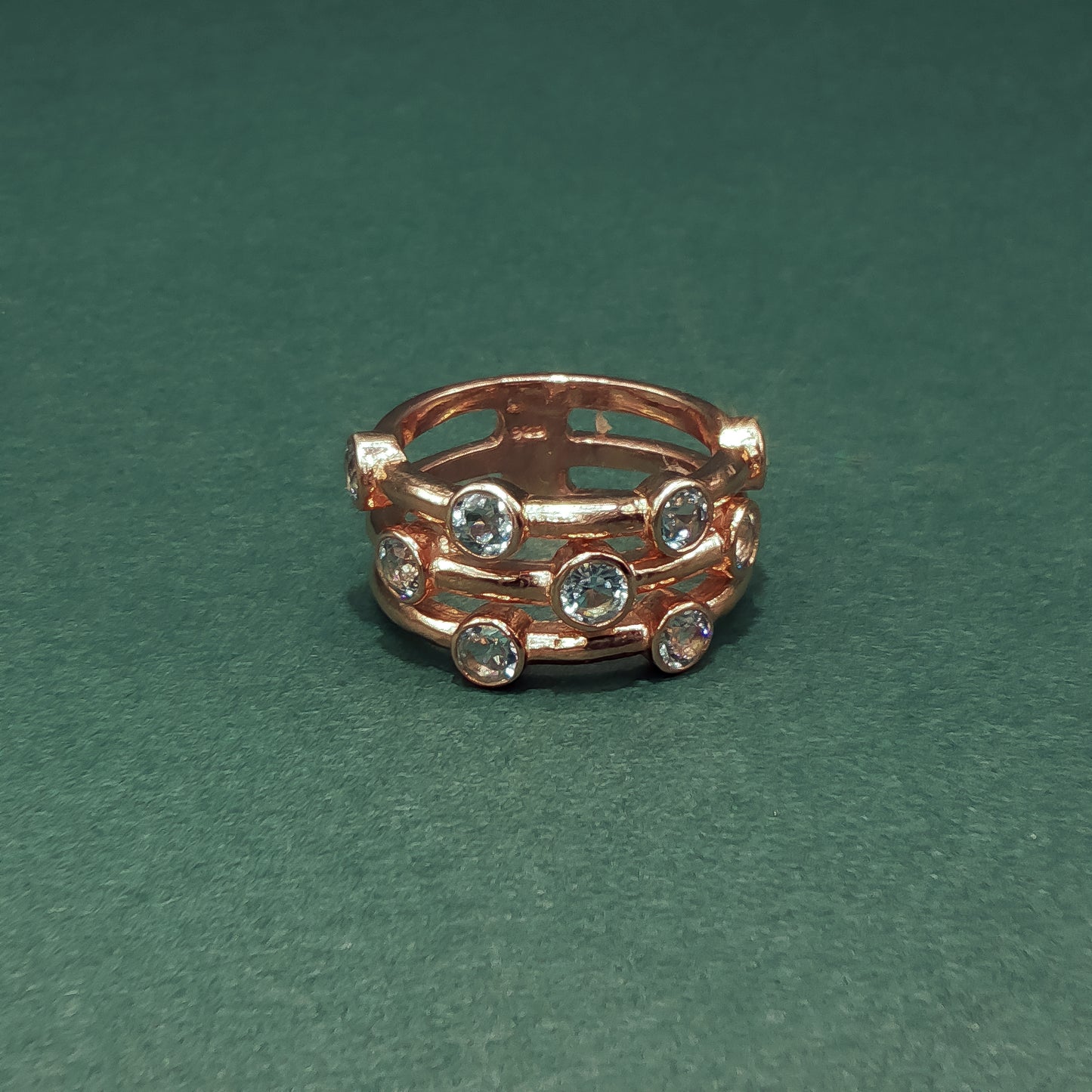 Gold Multistone Ring with Round Brilliant Cut Diamonds