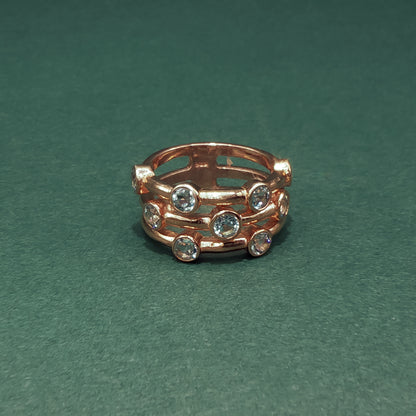 Gold Multistone Ring with Round Brilliant Cut Diamonds