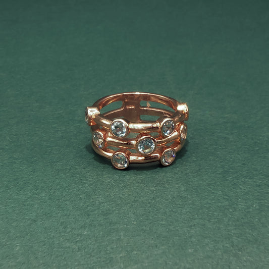 Gold Multistone Ring with Round Brilliant Cut Diamonds