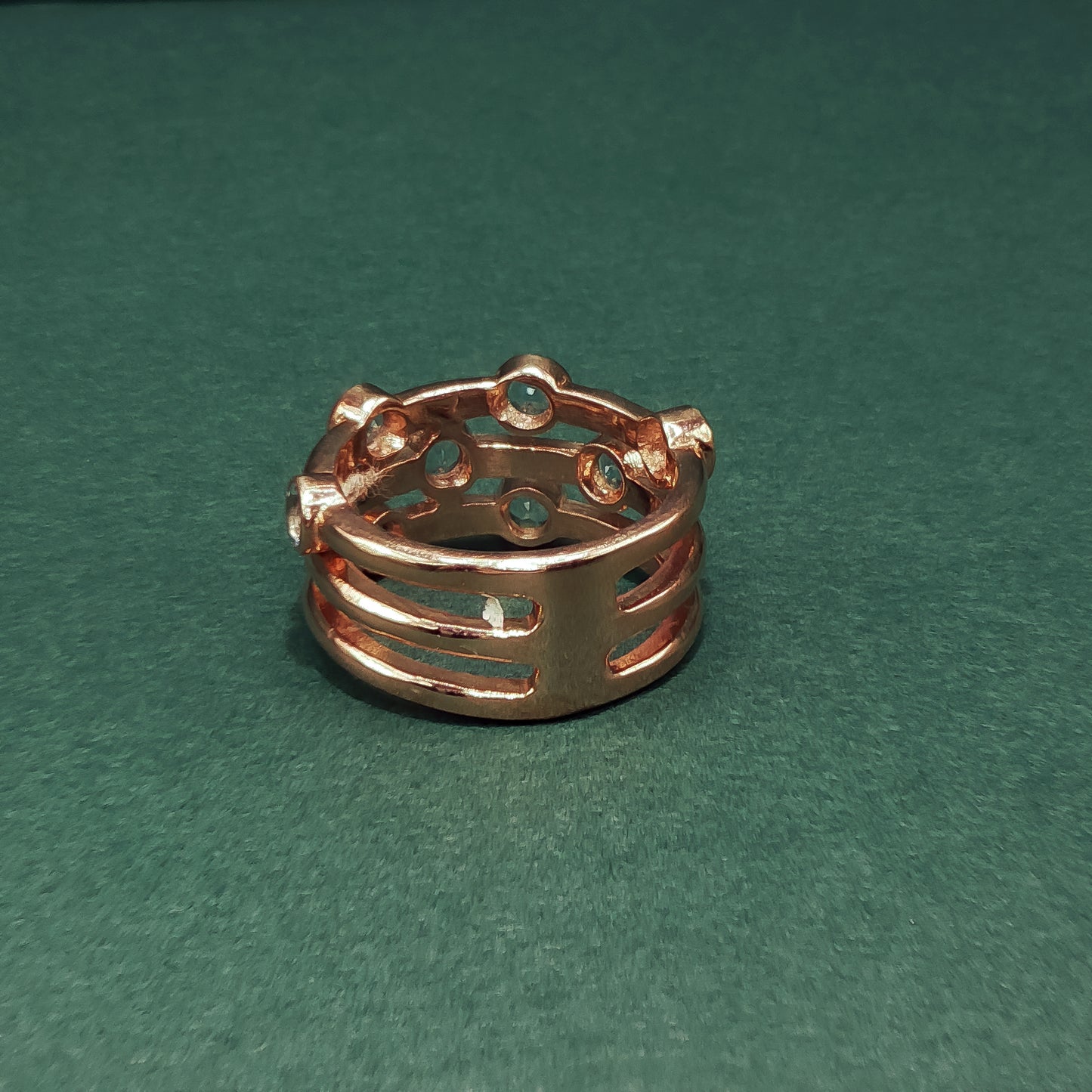 Gold Multistone Ring with Round Brilliant Cut Diamonds