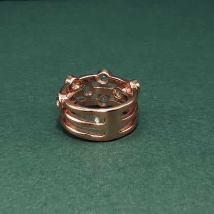 Gold Multistone Ring with Round Brilliant Cut Diamonds