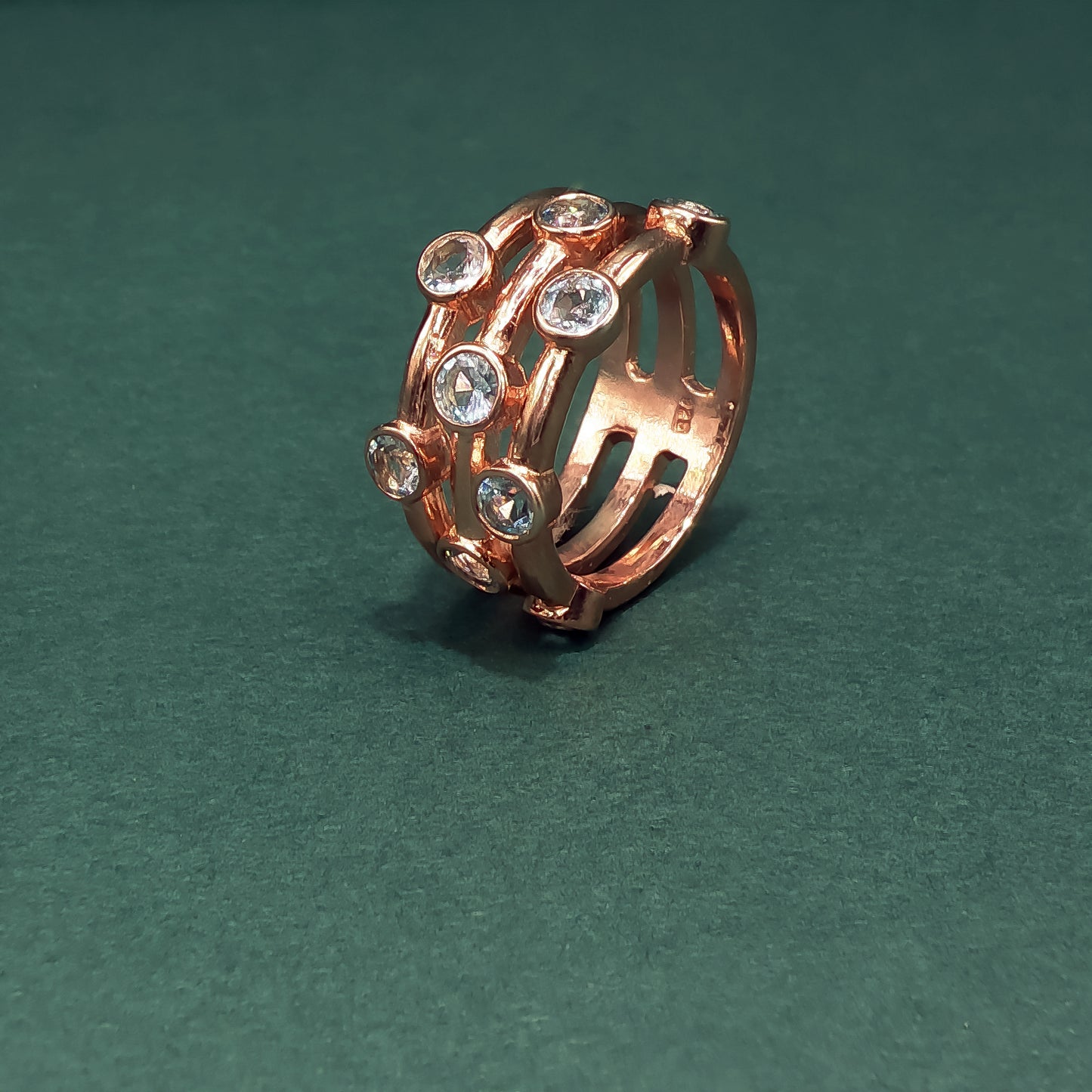 Gold Multistone Ring with Round Brilliant Cut Diamonds