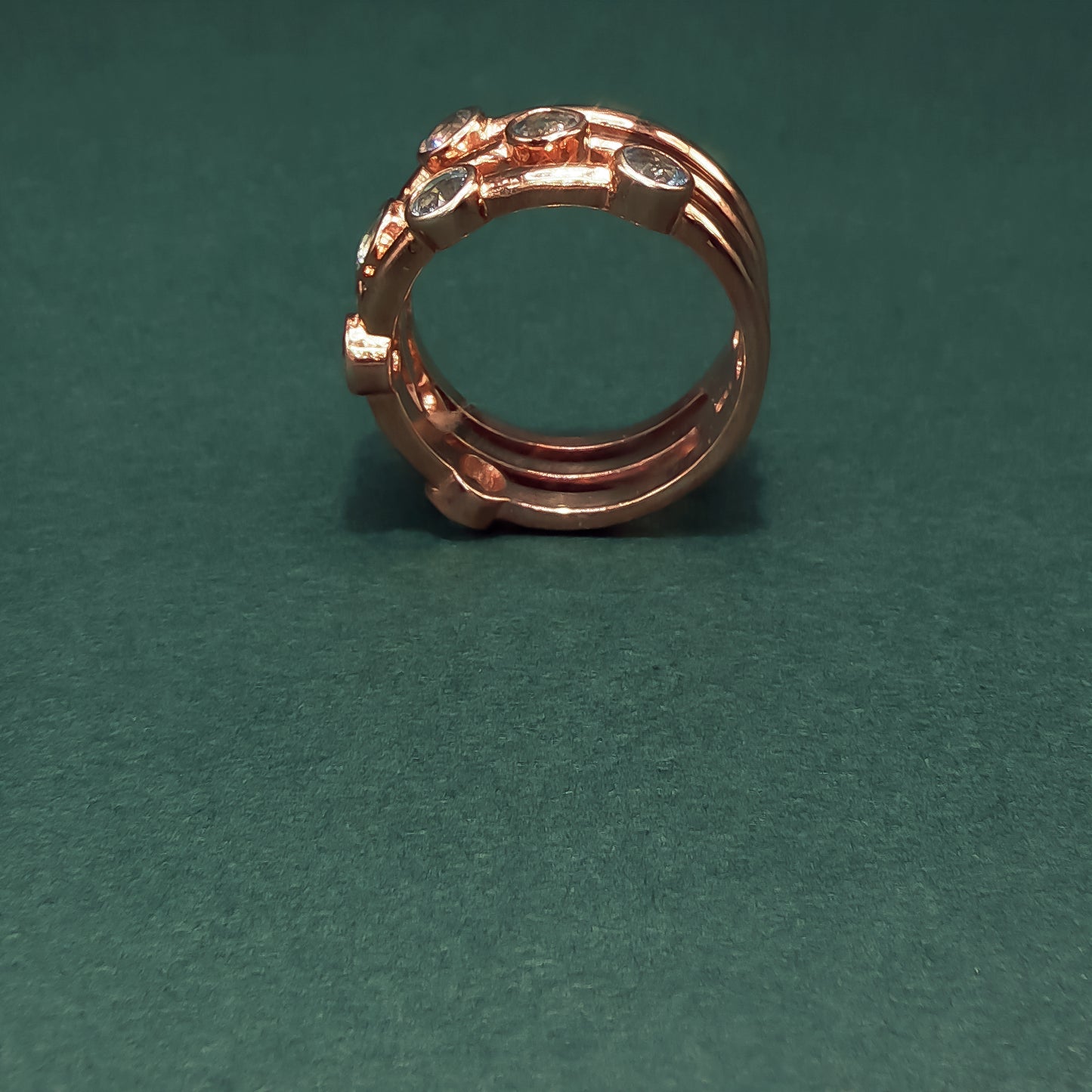 Gold Multistone Ring with Round Brilliant Cut Diamonds