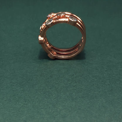 Gold Multistone Ring with Round Brilliant Cut Diamonds