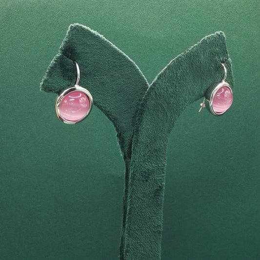 Rose Quartz Set with Elegant Cabochon-cut Reddish-Purple Gemstone