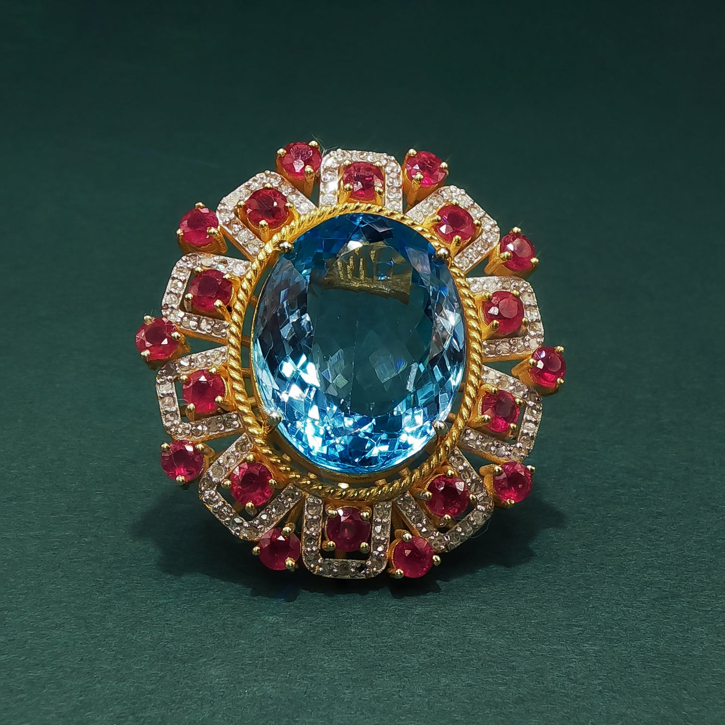 Oval Cabochon Aquamarine Pendant in Yellow Gold