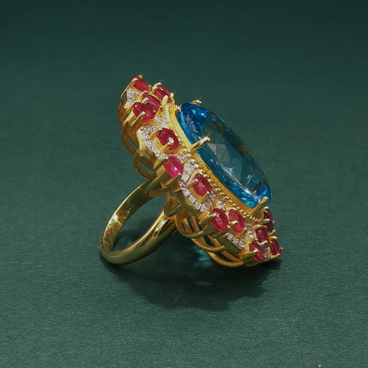 Oval Cabochon Aquamarine Pendant in Yellow Gold